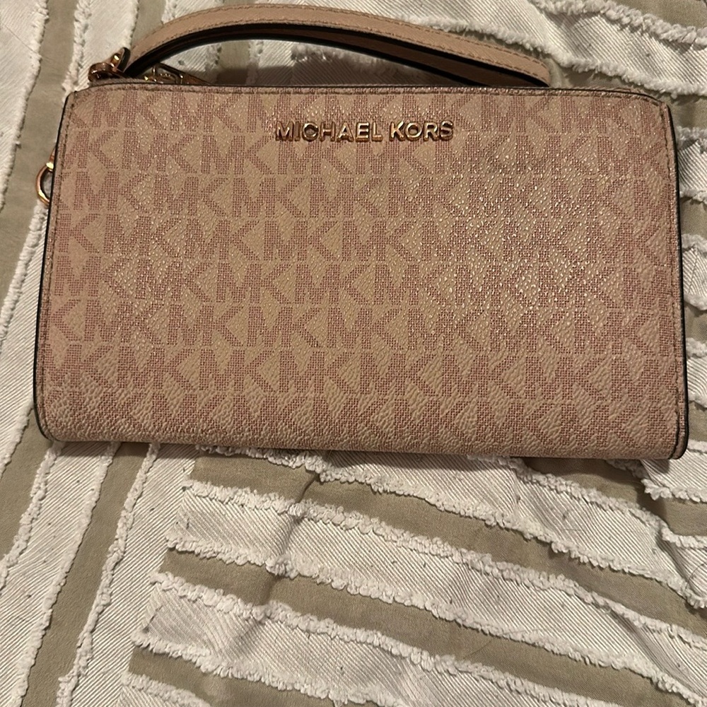 Michael Kors  Wristlet